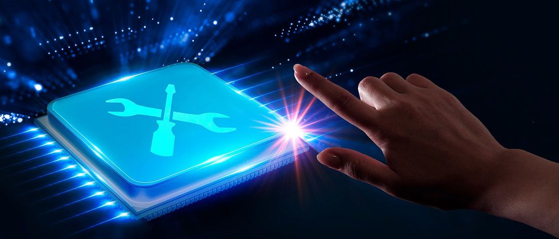Finger tippt auf App Bildschirm